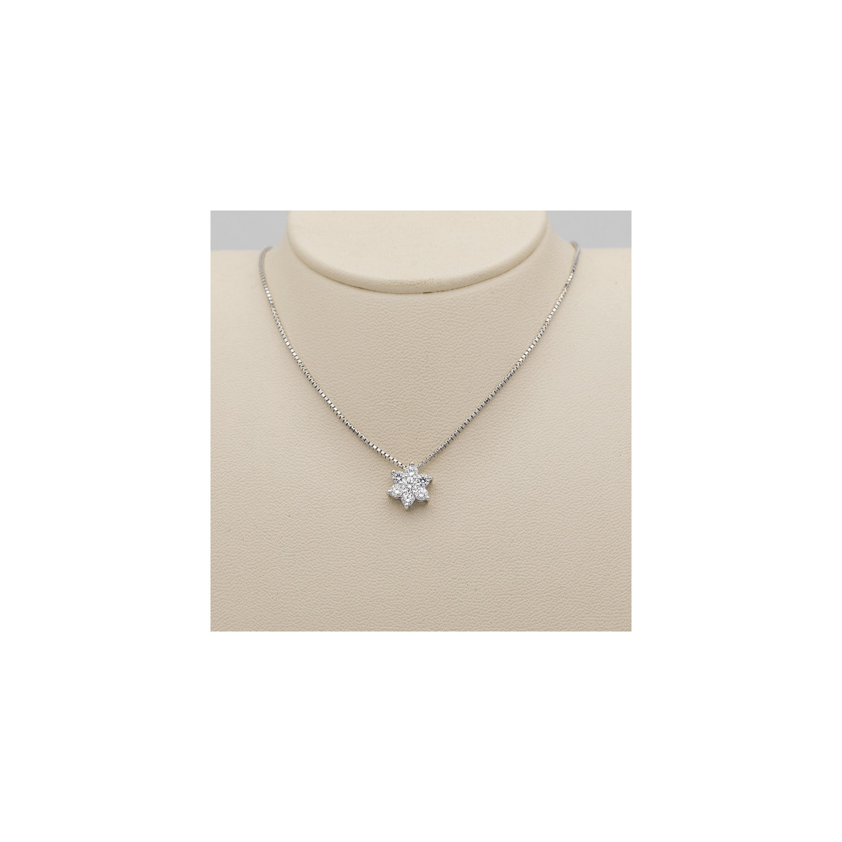 Collar Mirco Visconti orla de diamantes.
